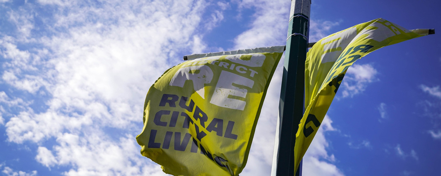 Gore_District_Flags_With_Clouds