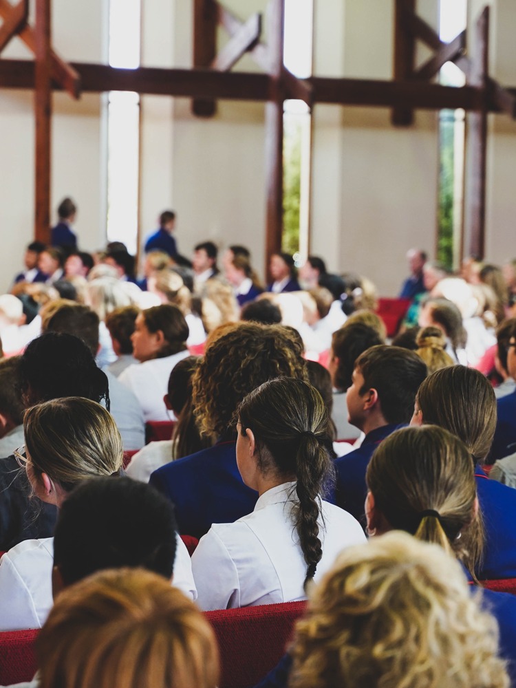 Large_Group_Of_Students_In_Church