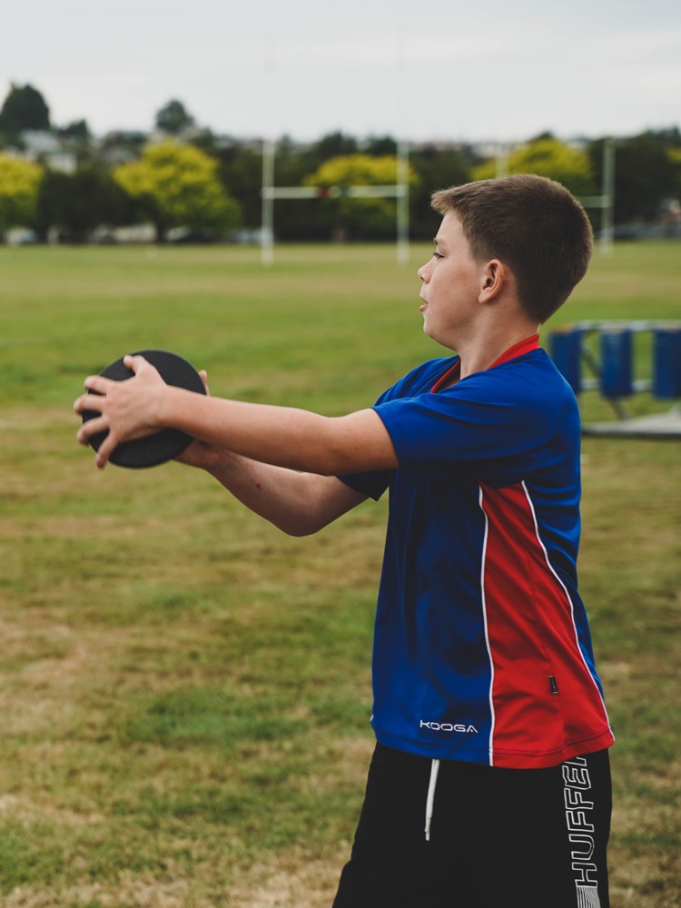 Boy_Playing_Discus