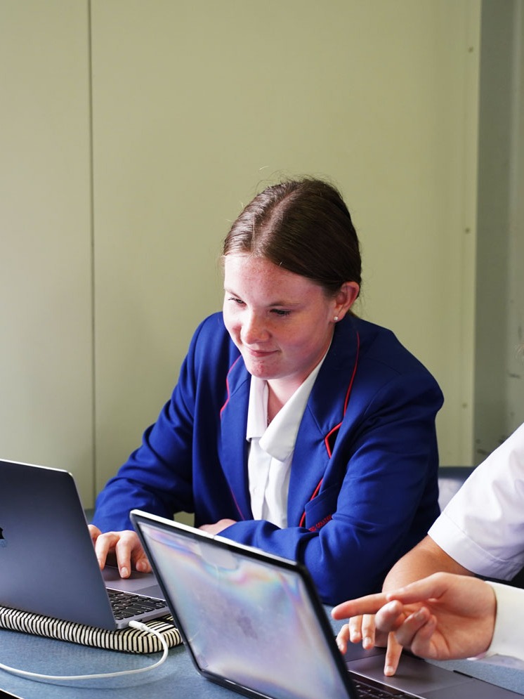 Two_Girls_On_Laptop